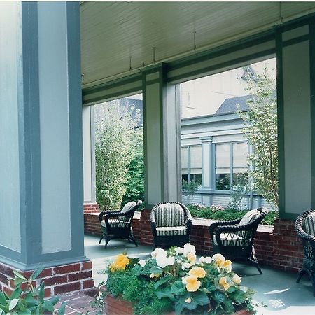 Roycroft Inn East Aurora Exterior foto